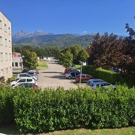 Studio Dans Residence Pour Location Courte Duree Et Etudiants Parking Gratuit Gières エクステリア 写真