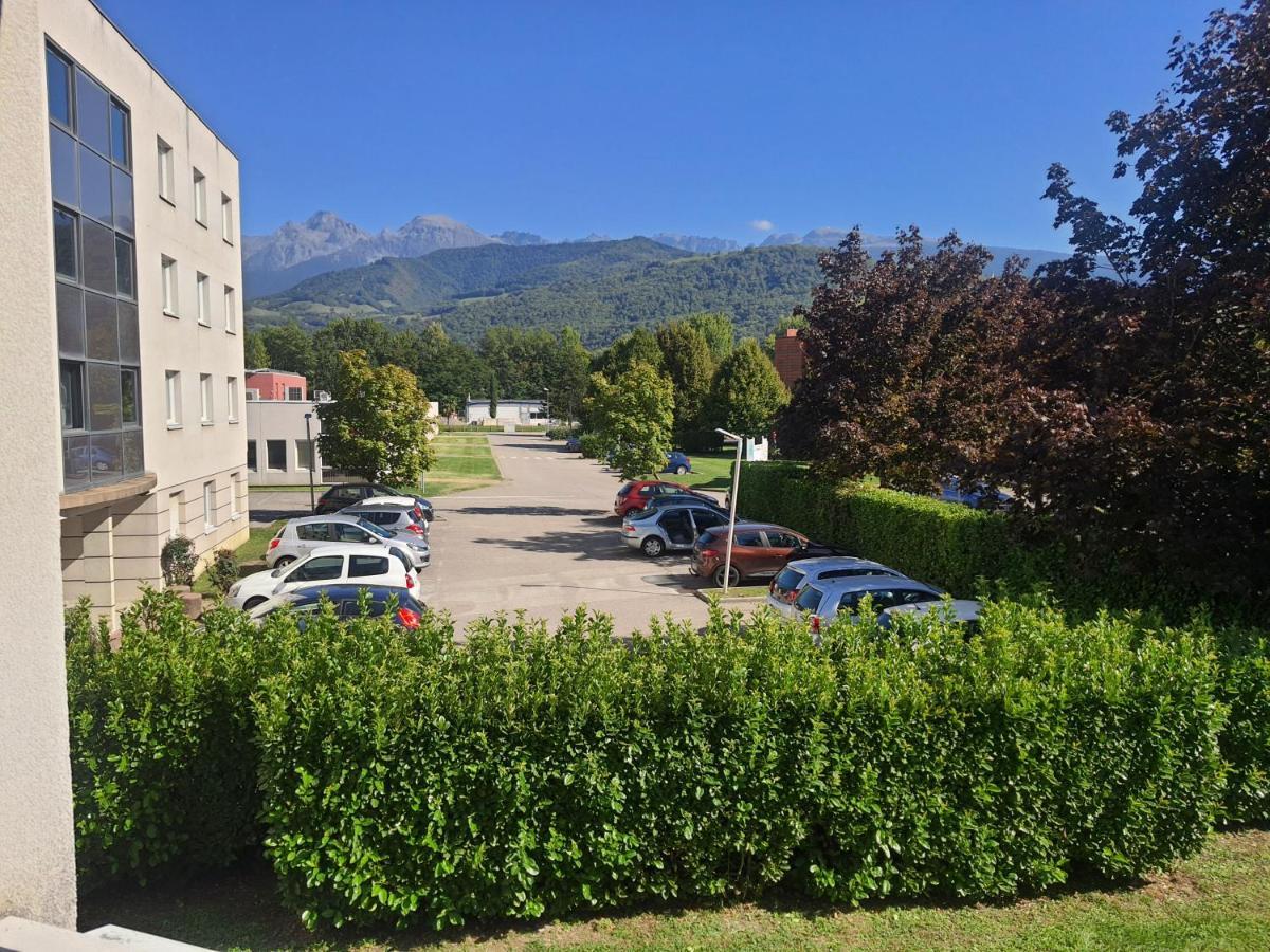 Studio Dans Residence Pour Location Courte Duree Et Etudiants Parking Gratuit Gières エクステリア 写真