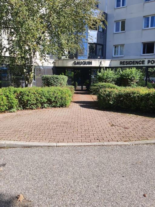 Studio Dans Residence Pour Location Courte Duree Et Etudiants Parking Gratuit Gières エクステリア 写真