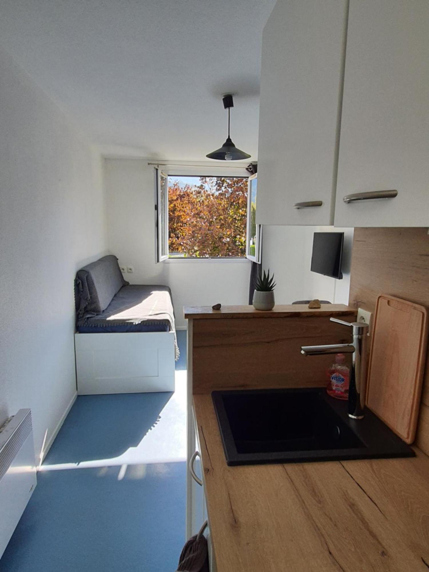 Studio Dans Residence Pour Location Courte Duree Et Etudiants Parking Gratuit Gières 部屋 写真